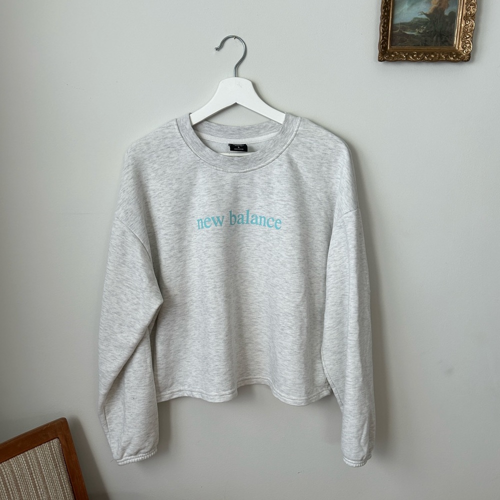 Cropped Grey New Balance Sweatshirt with Minimalist Logo